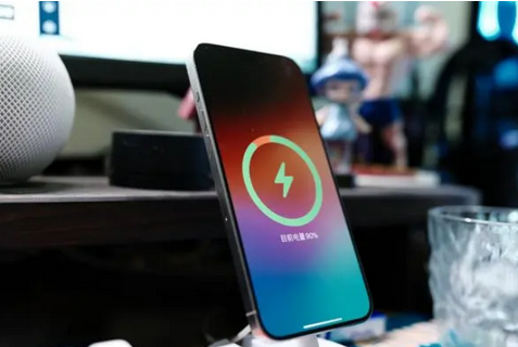 三江苹果15换屏服务分享用什么充电器给iPhone15充电更好 