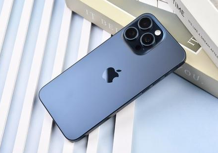 三江苹果维修点分享iPhone 15 Pro Max屏幕更换全新实操风险 
